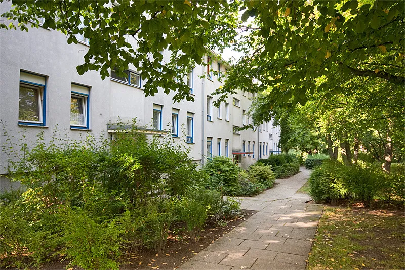Frisch modernisiert: 2-Zimmer-Wohnung mit Balkon in Mariendorf — photo 1